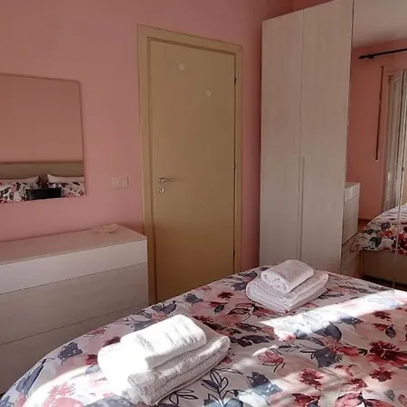 Cozy Sunlit With Scenic Balcony View Tirana