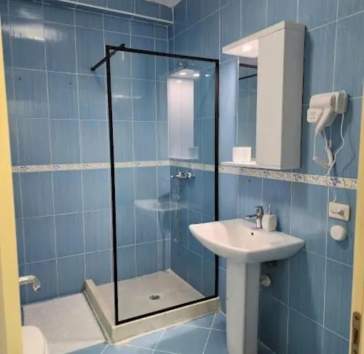 Lägenhet Cozy Sunlit With Scenic Balcony View *