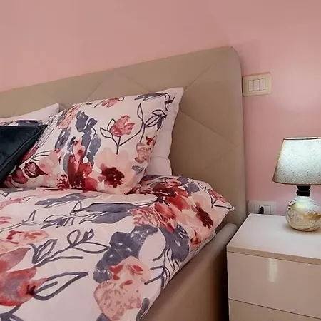 Cozy Sunlit With Scenic Balcony View Apartmán Tirana