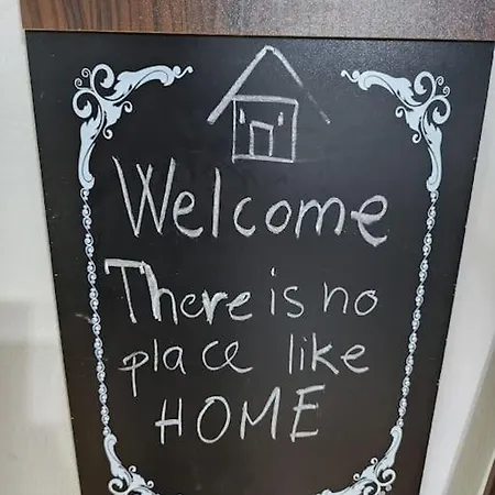 Cozy Sunlit With Scenic Balcony View Apartmán *