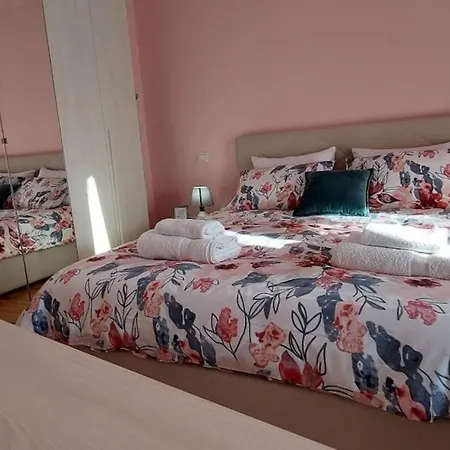 Cozy Sunlit With Scenic Balcony View Apartment Tirana