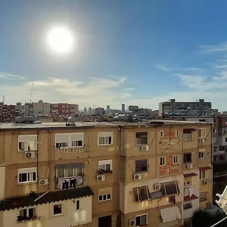 아파트 Cozy Sunlit With Scenic Balcony View 티라나