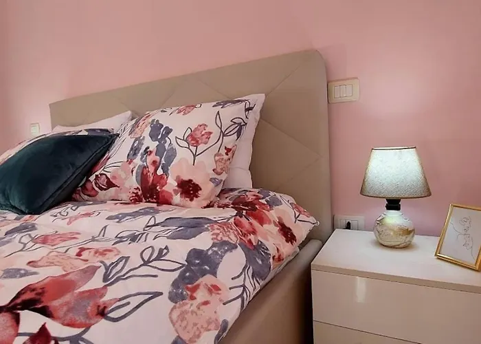 Cozy Sunlit With Scenic Balcony View Apartament Tirana