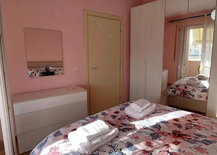 Cozy Sunlit With Scenic Balcony View Tirana