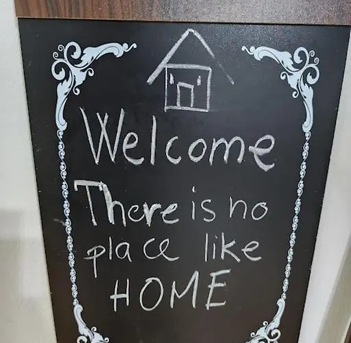 Cozy Sunlit With Scenic Balcony View 아파트 *