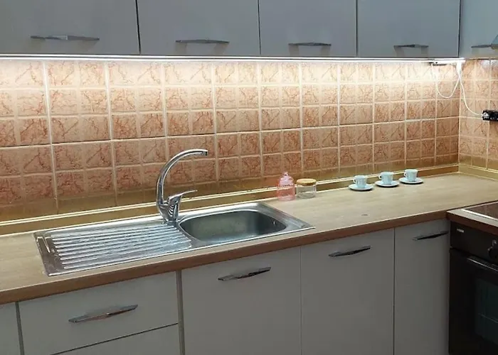 Cozy Sunlit With Scenic Balcony View