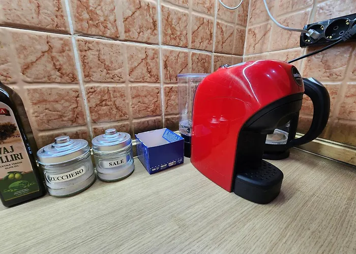 아파트 Cozy Sunlit With Scenic Balcony View 티라나